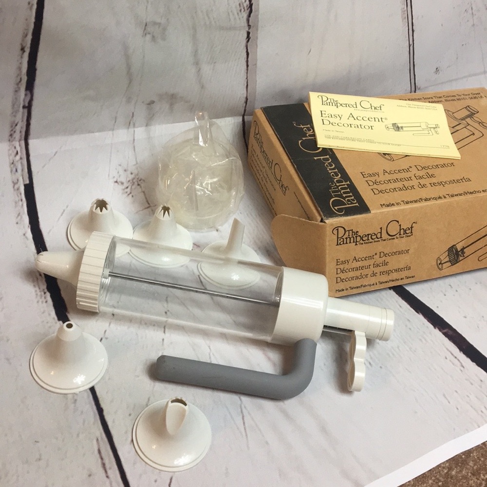 Pampered Chef easy Accent Decorator